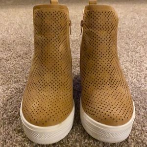 Wedged Bootie, Brown, size 7.5